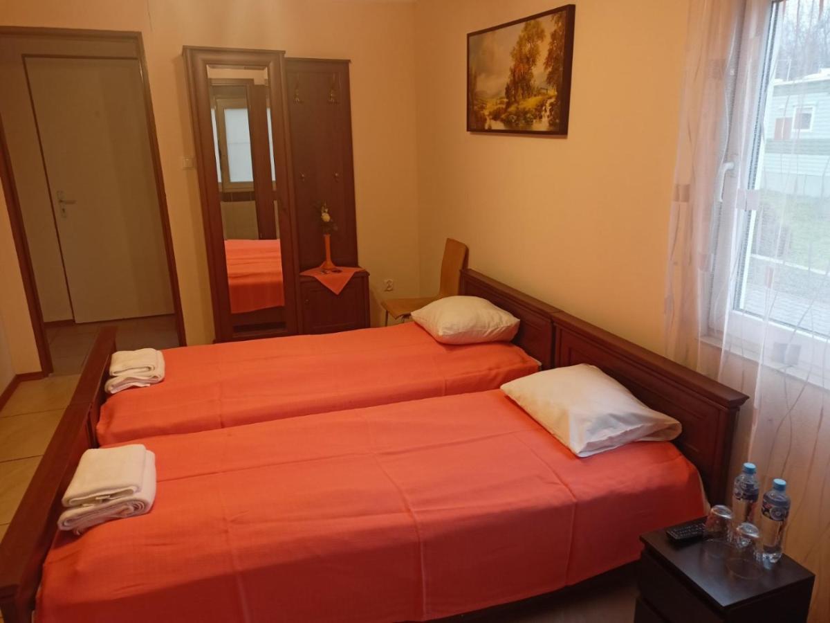 Domki Noclegowe Przemysl Ngoại thất bức ảnh