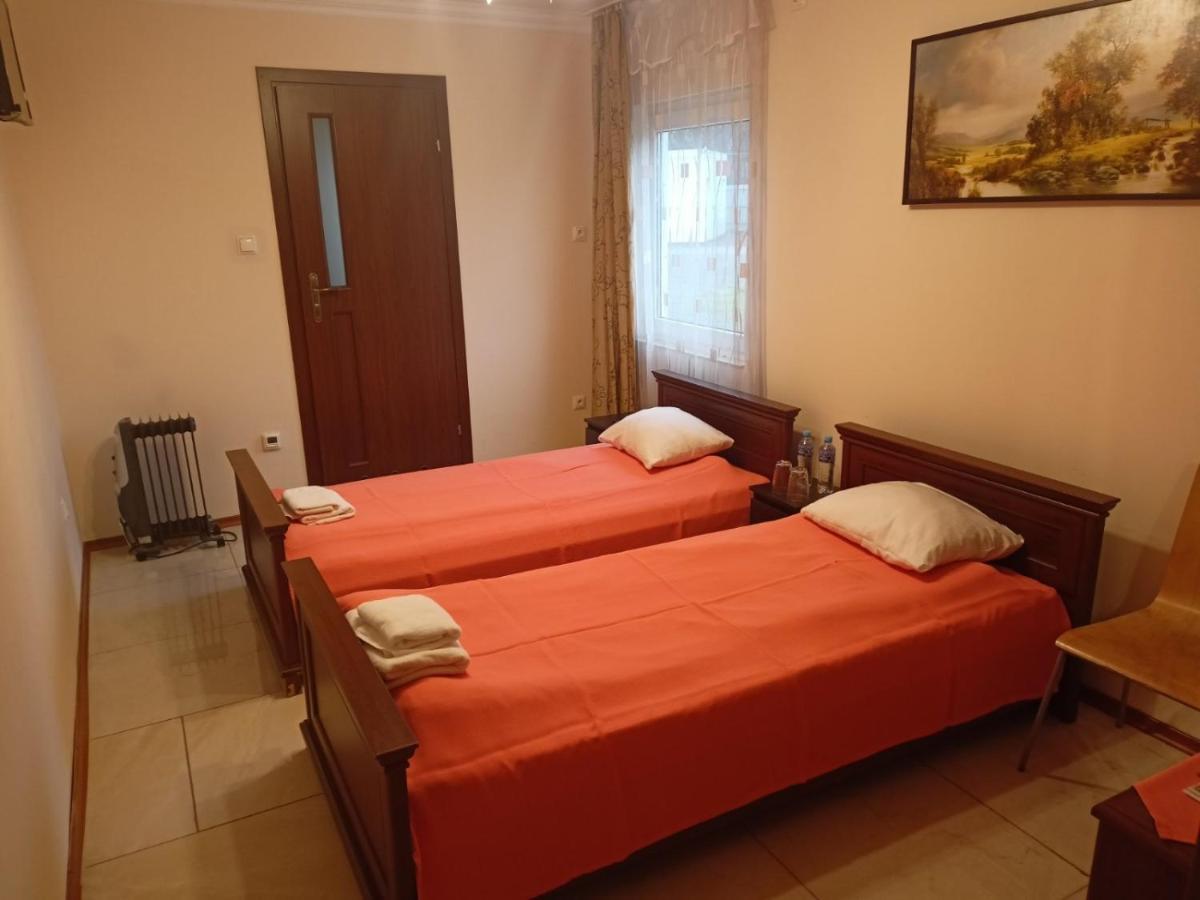 Domki Noclegowe Przemysl Ngoại thất bức ảnh